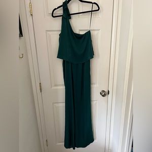 Lulus one-shoulder emerald green jumpsuit! Size medium, NWT